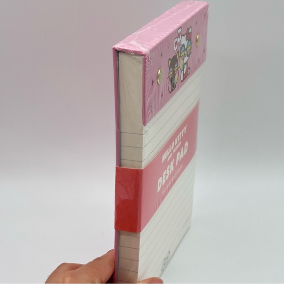Sanrio Hello Kitty and Friends Desk Pad - 150 Sheets - Picture 2 of 4